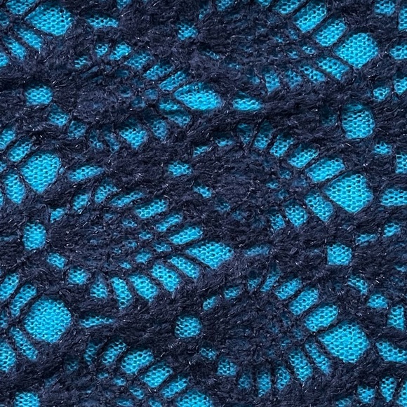 NWOT Betsey Johnson Aqua/Navy Blue Reversible Knit Infinity Scarf - Picture 5 of 5